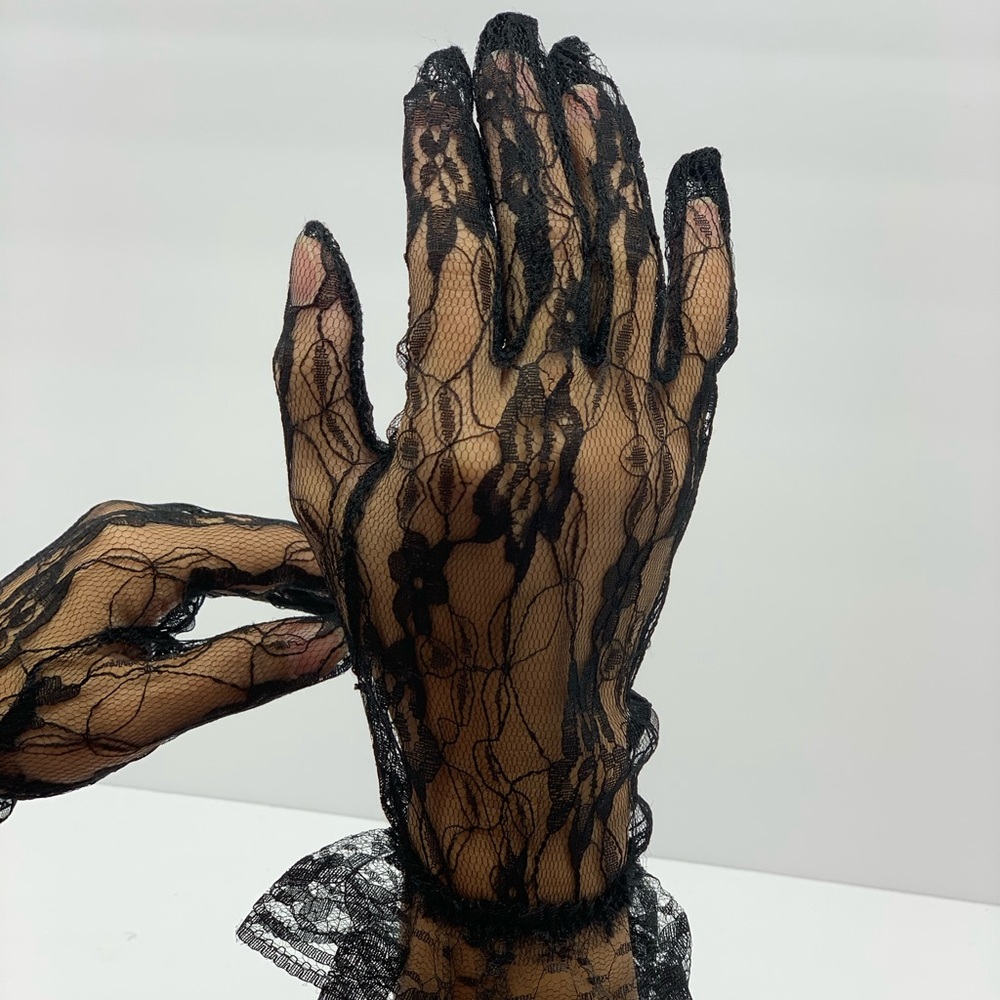 Honey lace gloves
